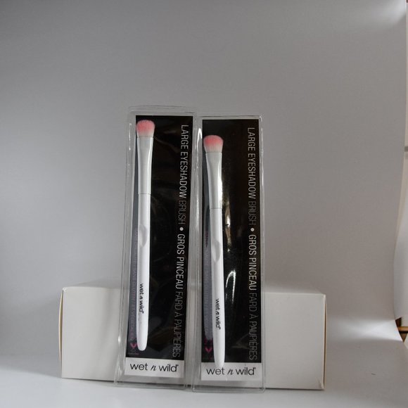 Wet n Wild Large Eyeshadow Brush - Picture 1 of 1